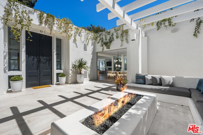 Building Photo - 9260 Cordell Dr