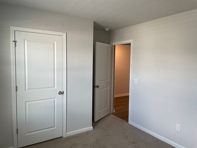 Building Photo - 3 Bedroom 2 Bath Home in Eagle Creek, Bolivia, NC