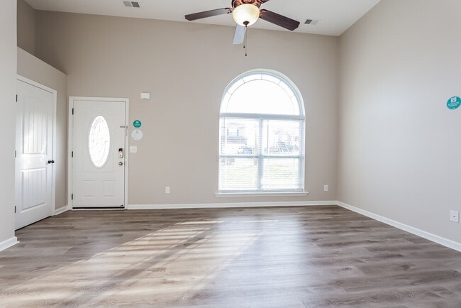 Building Photo - 713 Wildwood Dr