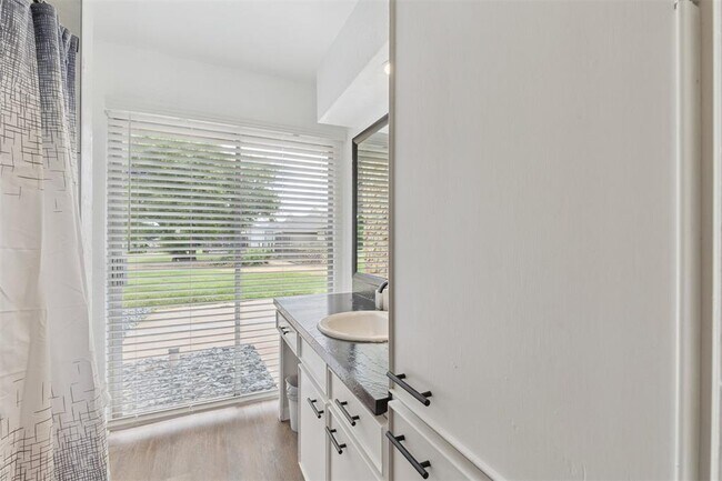 Building Photo - 12508 Green Valley Dr