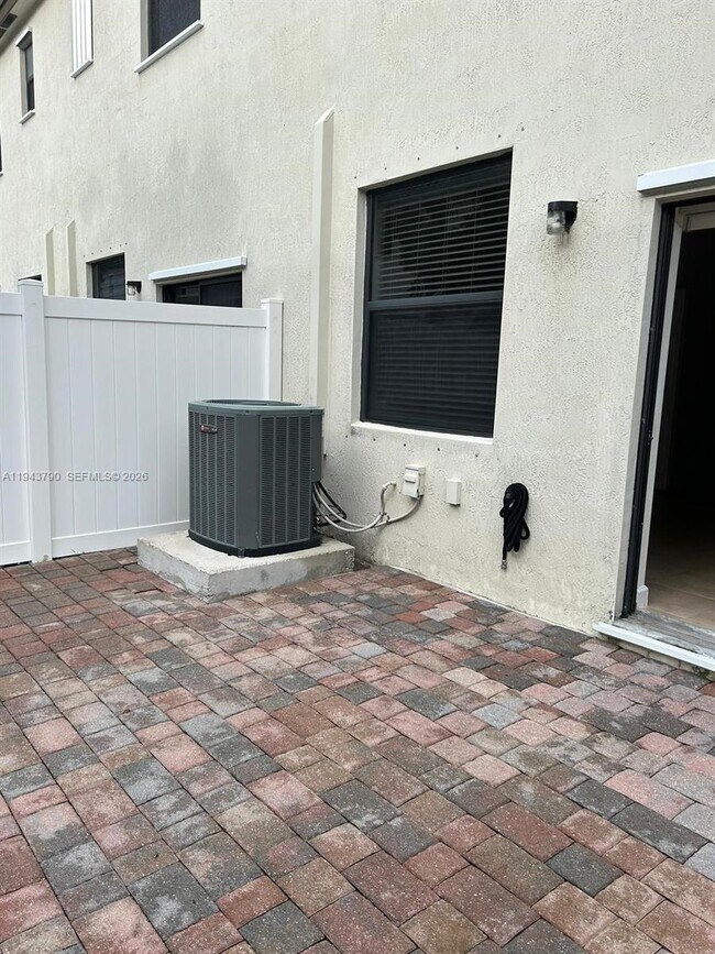 Building Photo - 9332 W 33rd Ln