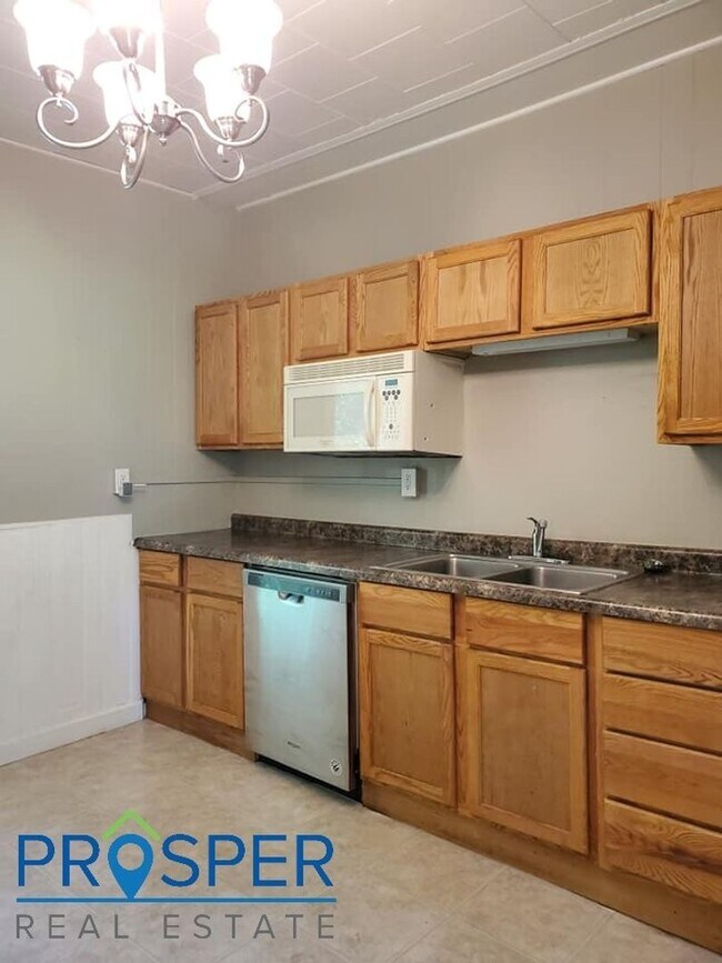 Building Photo - 5 Bedroom House with a Nice Big Yard - Ava...