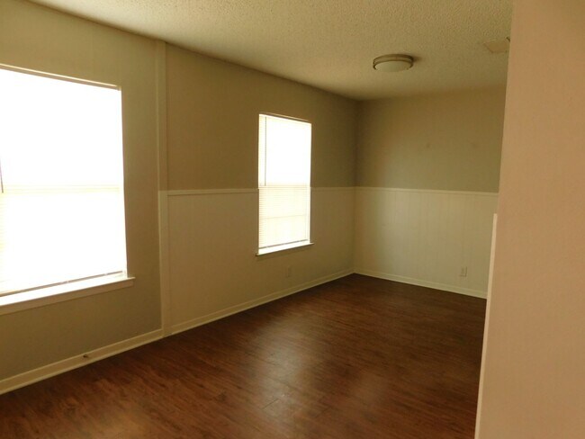 Building Photo - Lockwood Properties4 (900 Sahara Ave)