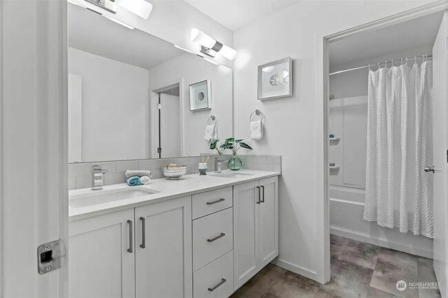 Building Photo - 8412 55th Pl NE