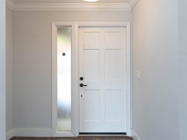 Building Photo - Country-Style Sarasota Living on a Full Acre - Pool Home with Oversized Workshop — Move-In Ready Now