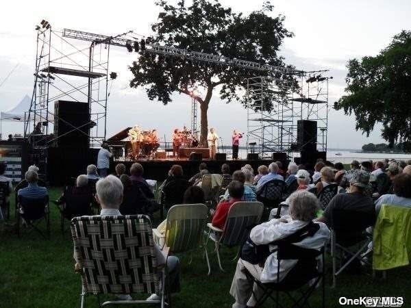 Building Photo - 7 Bond St