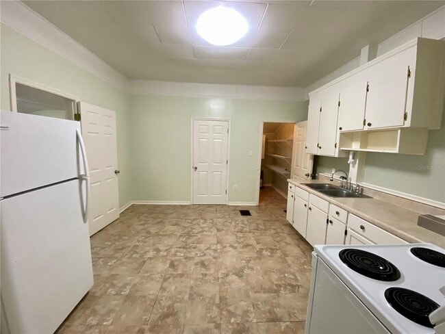 Building Photo - 13650 5th St