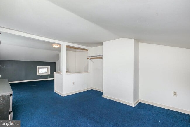 Building Photo - 933 S Charles St