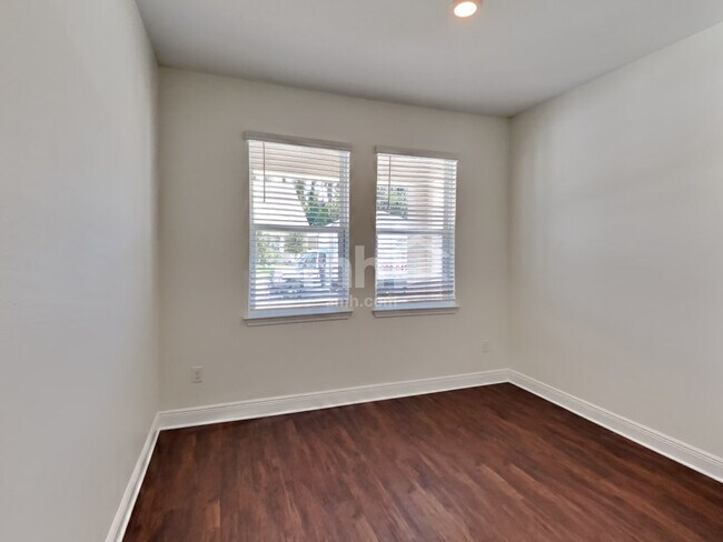 Building Photo - 27501 St Andrews Ave