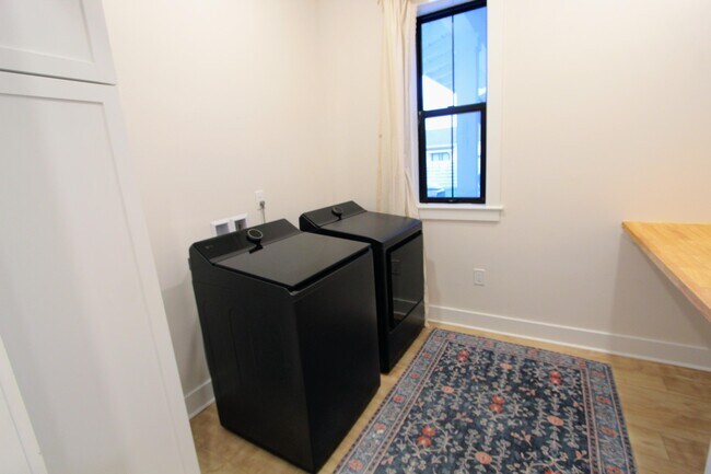 Building Photo - 3116 Pinot Way