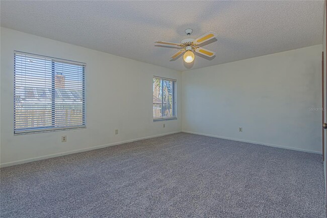 Building Photo - 933 N Clara Ave