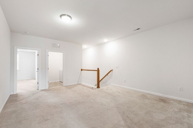 Building Photo - Beautifully Appointed Townhome in Prime Ho...
