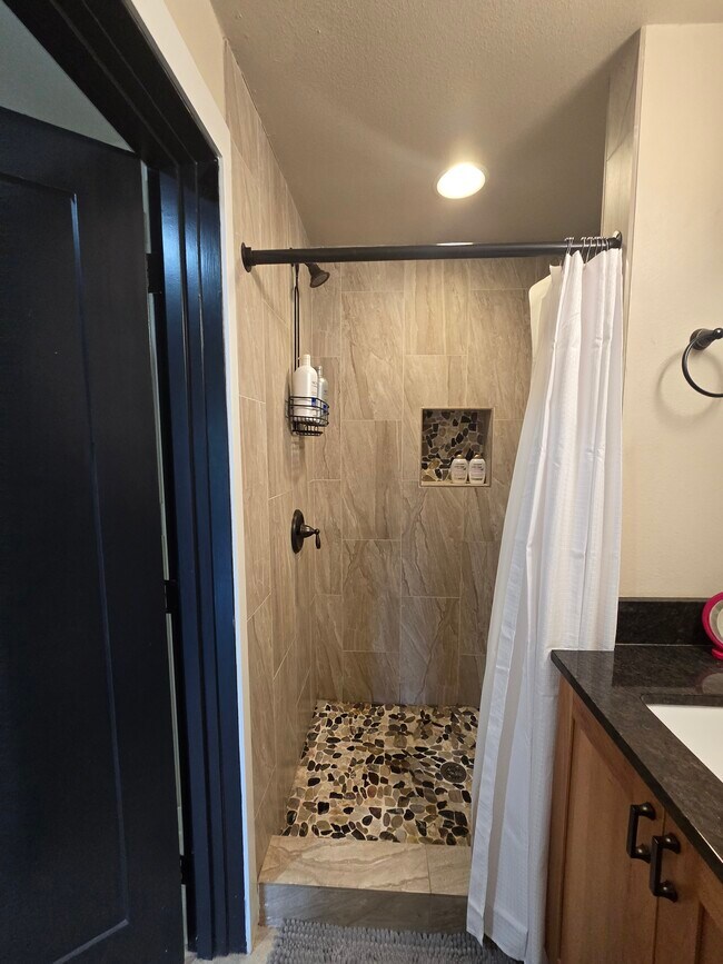 Building Photo - 6308 Lake Pointe Wy