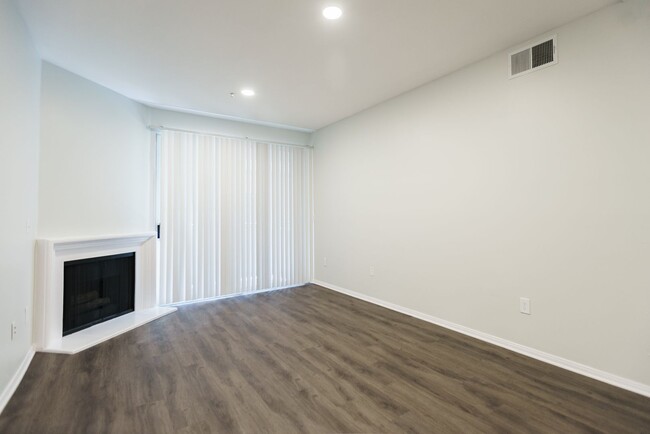 Interior Photo - 2201 Beverly Glen Blvd.