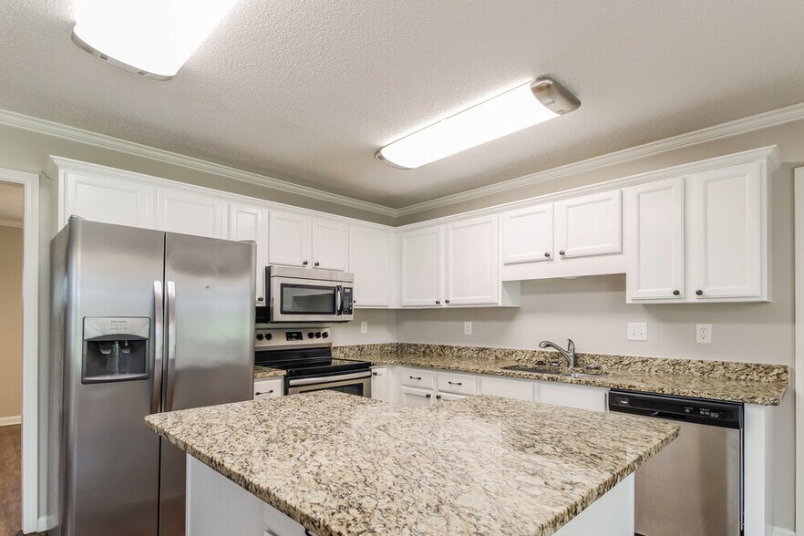 Building Photo - 6331 Fairway Hill Cove