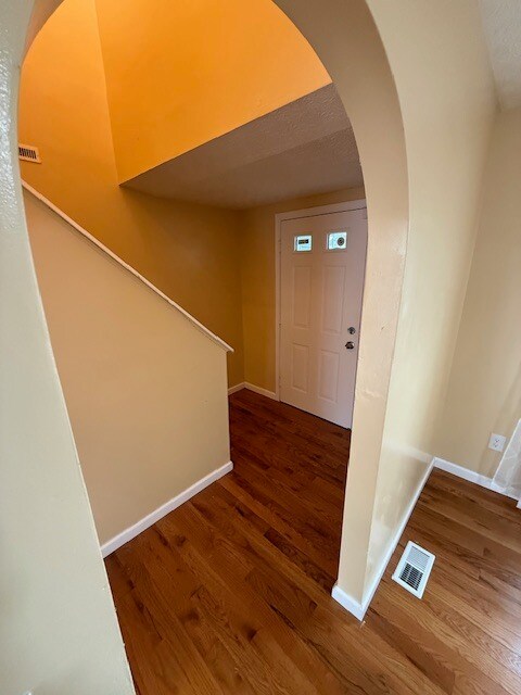 Building Photo - 3221 Kings Realm Ave