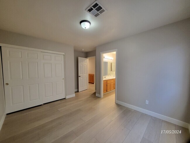 Building Photo - 2817 N Porcupine Flat St