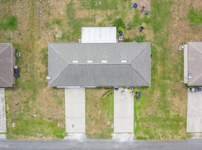 Building Photo - Spacious 3/2 Duplex in St. Cloud Located Close to Lakefront