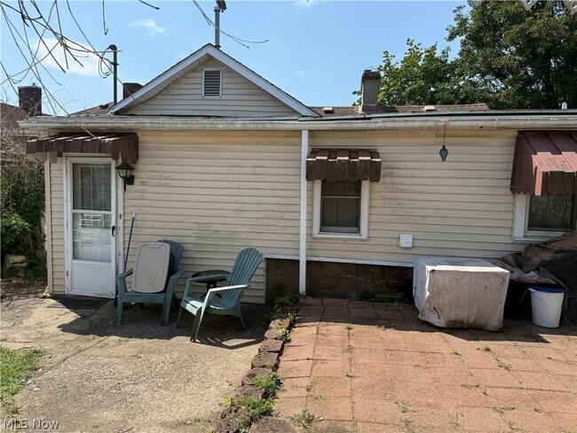 Building Photo - 832 Grant Ave