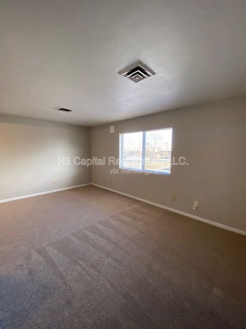 Building Photo - 417 Joseph Dr