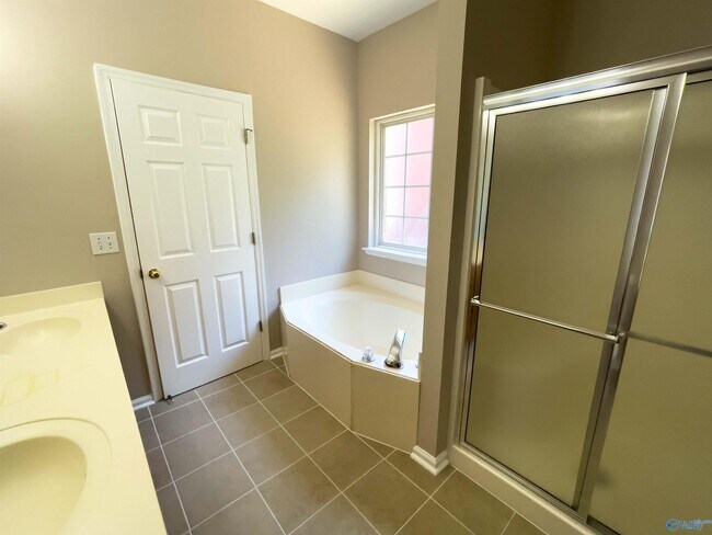 Building Photo - 107 Barrington Ct