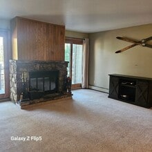 Building Photo - Buffalo Village Condo -2 Bedroom/2 Bath, G...