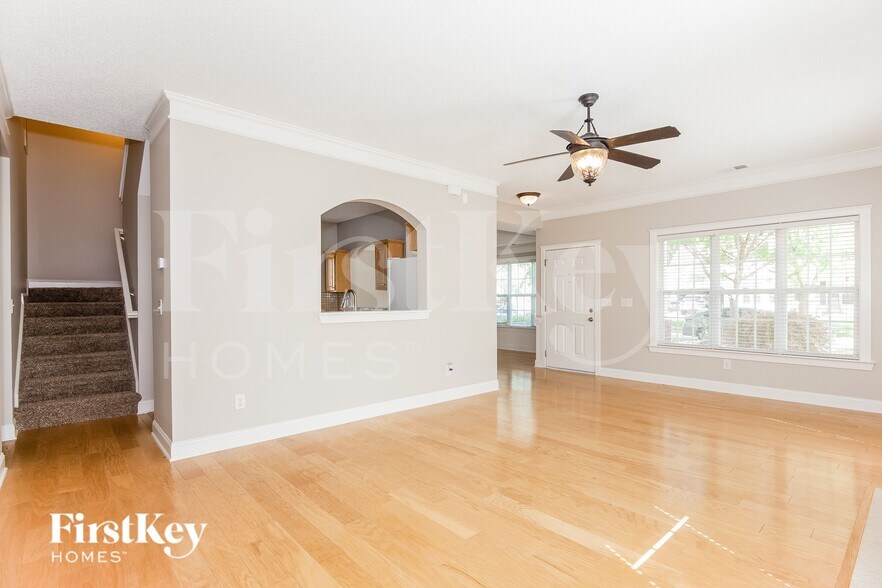 Building Photo - 15824 Robins Way