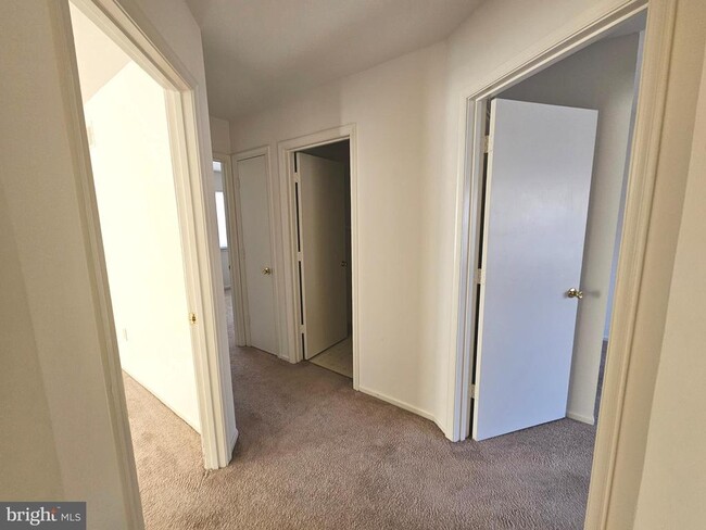 Building Photo - 38 Heatherfield Way