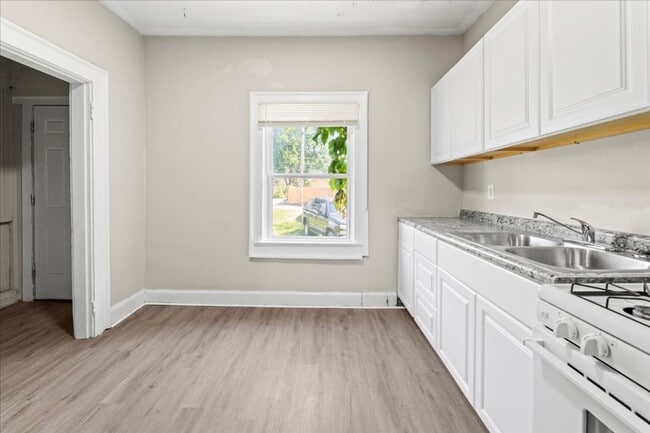 Building Photo - 447 N Sherman Dr