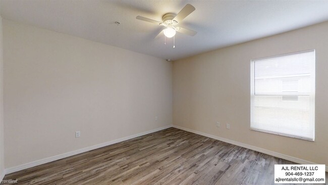 Building Photo - 2 br, 2 bath 4plex - 121 Bahia Terrace Dri...