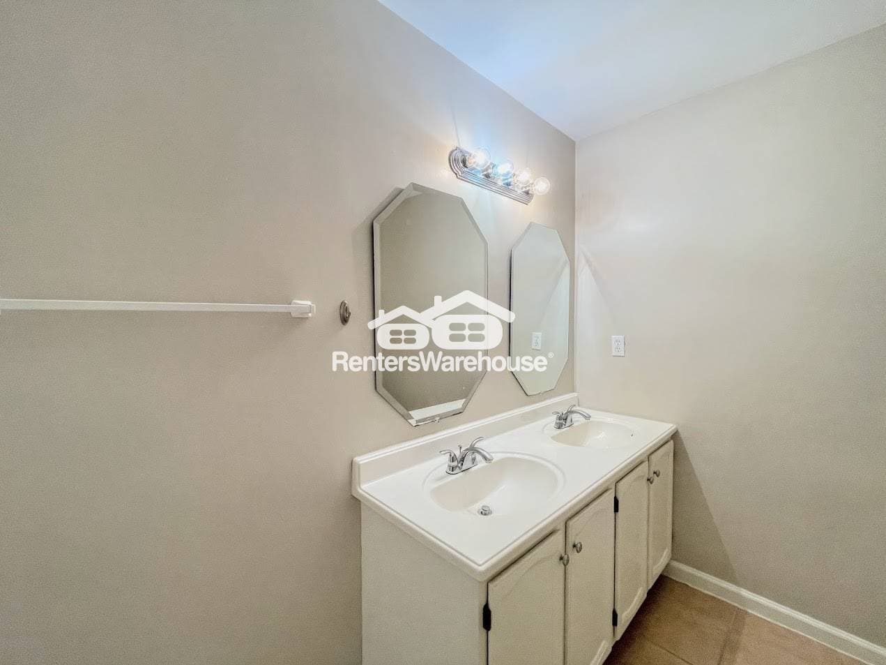 Building Photo - 5913 Chain Bridge Rd