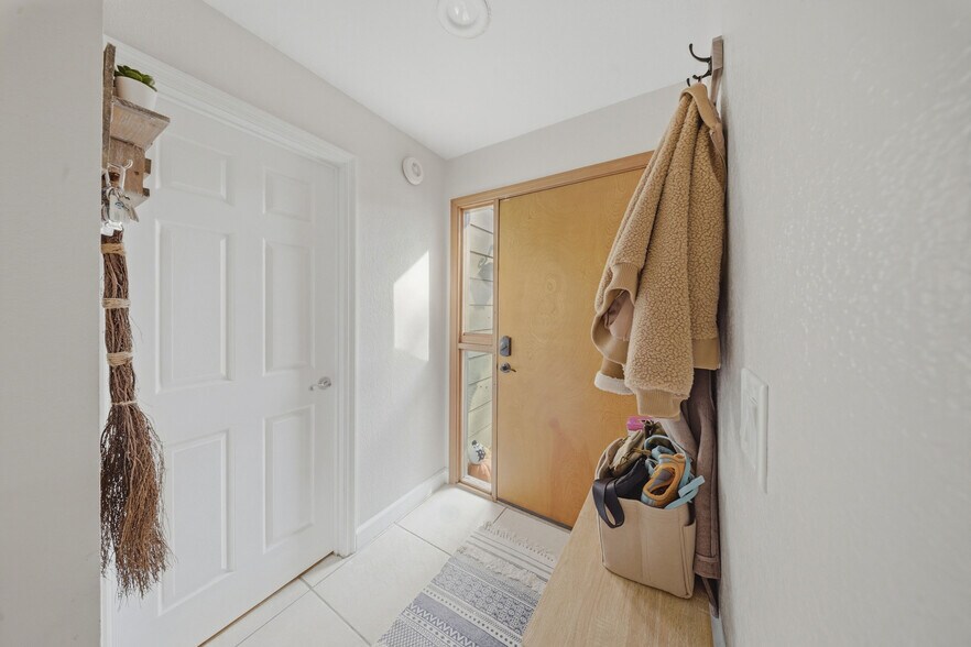 Building Photo - 2474 Tahoe Cir