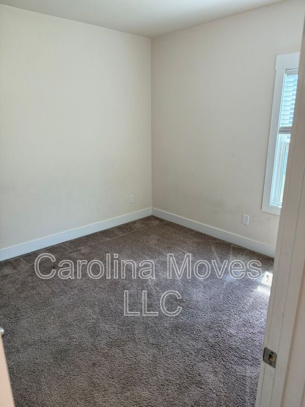 Building Photo - 6 Larson Dr