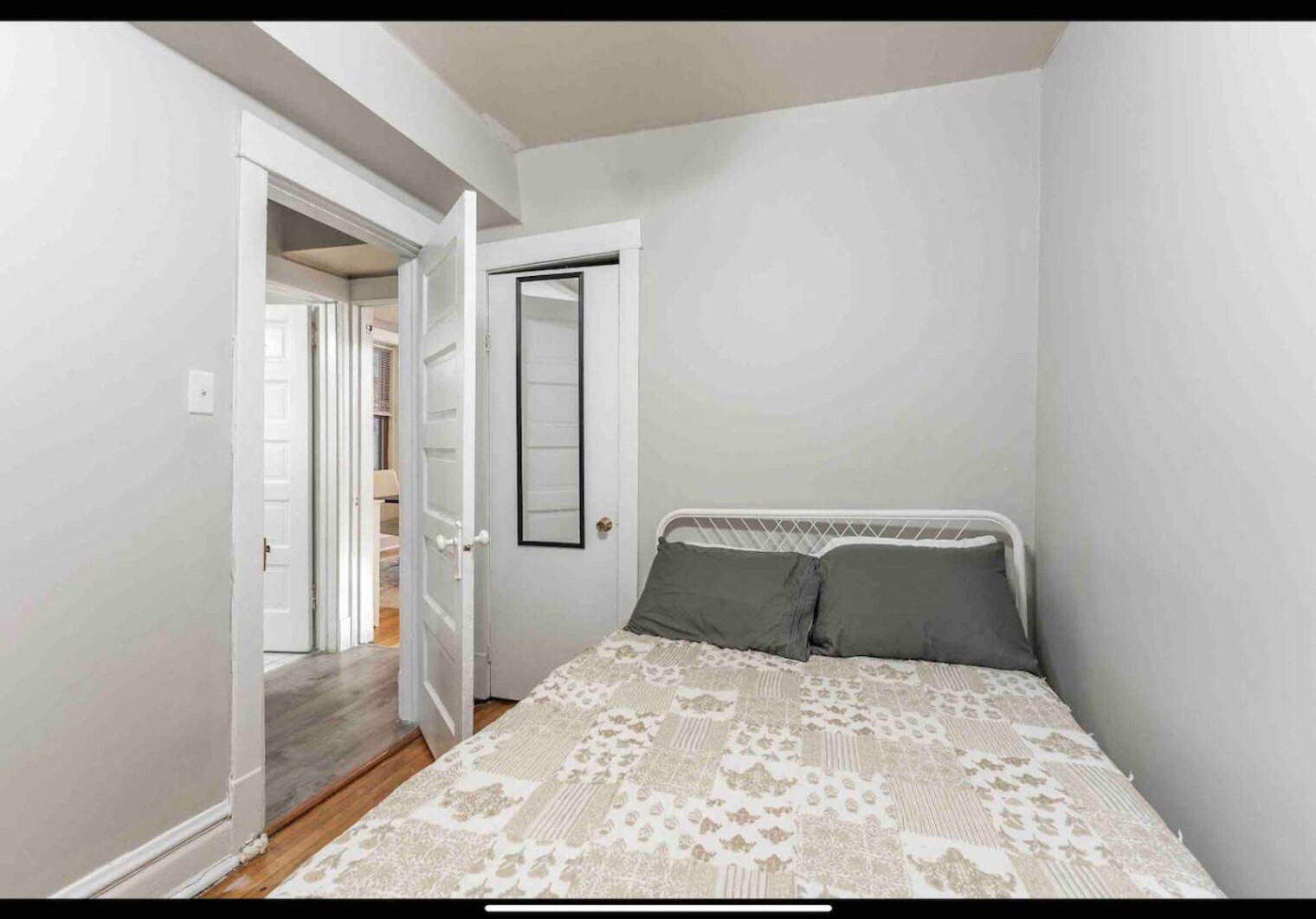 Building Photo - 1246 W Nelson St