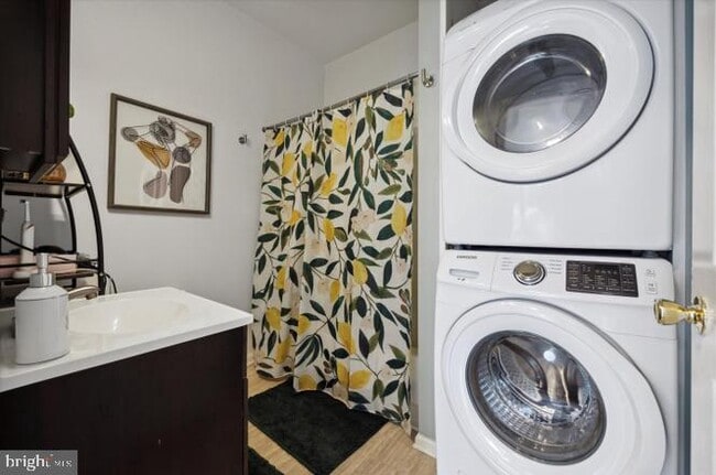 Building Photo - 301 N Darlington St