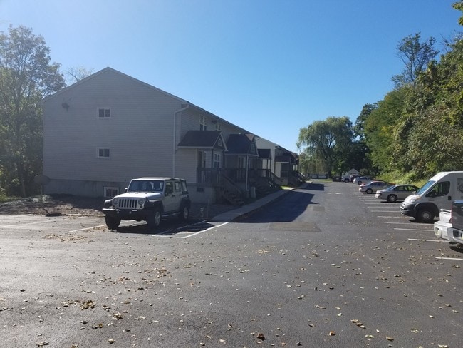 Parking Area - Whispering Glenn Apartments