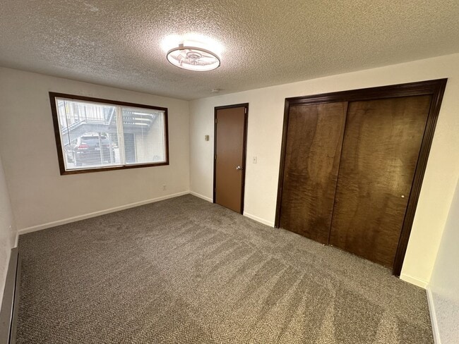 Building Photo - 1821 Peachtree Ln