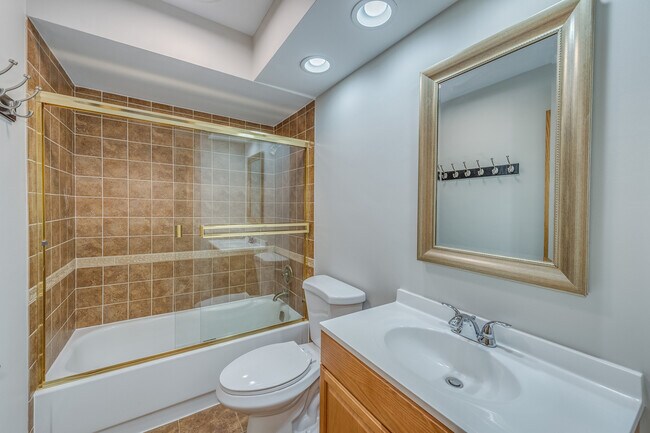 Building Photo - 912 Bedford Ct