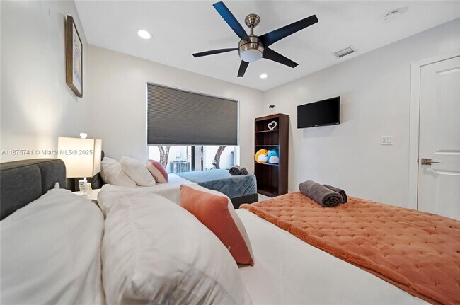 Building Photo - 31 SE 12th St