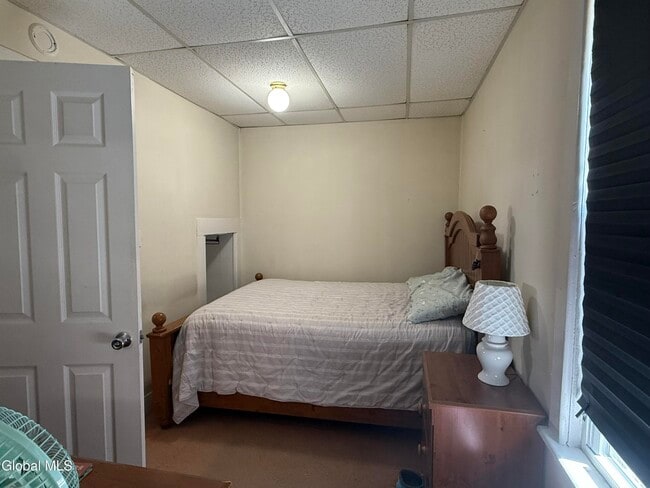 Building Photo - 172 Kingsboro Ave