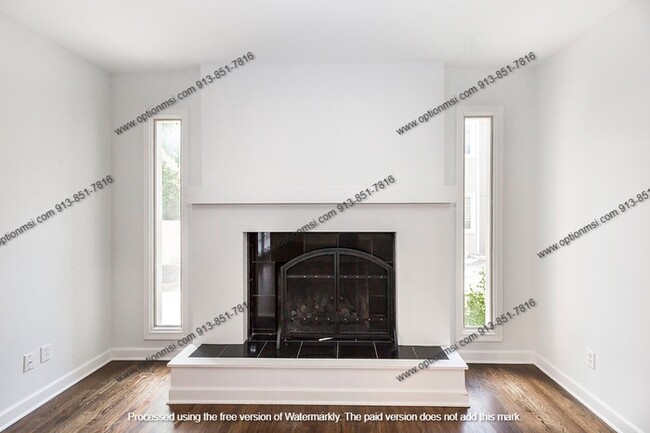 Building Photo - Fantastic Plaza location!! $1000 off of th...