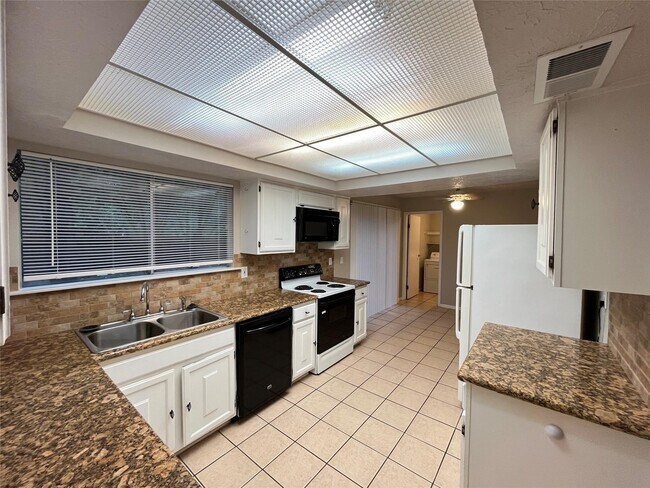 Building Photo - 17 Briervine Ct