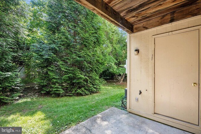 Building Photo - 7735 Inversham Dr