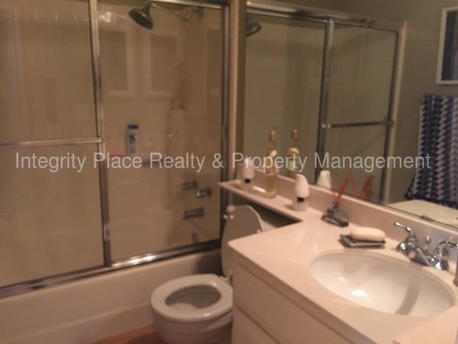Building Photo - Cortina Condo