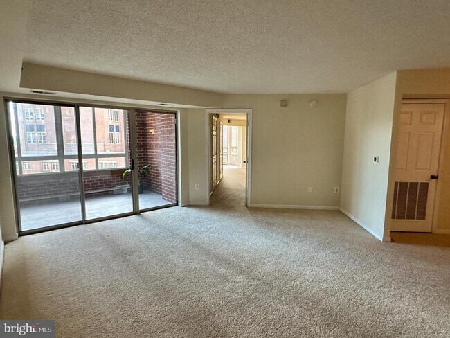 Building Photo - 2181 Jamieson Ave