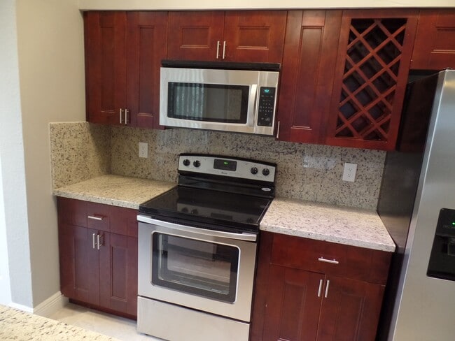 Building Photo - 2810 N Oakland Forest Dr