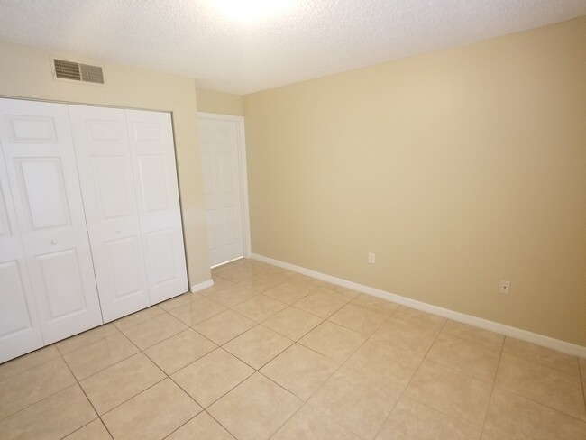 Building Photo - Ground Floor - 2 Bedroom 2 Bath for Lease ...