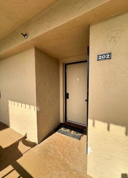 Building Photo - 7770 Tahiti Ln