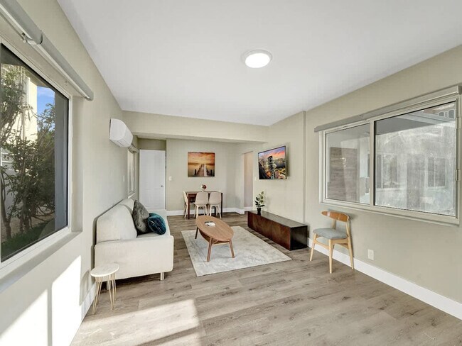 Building Photo - 3208 NE 9th St