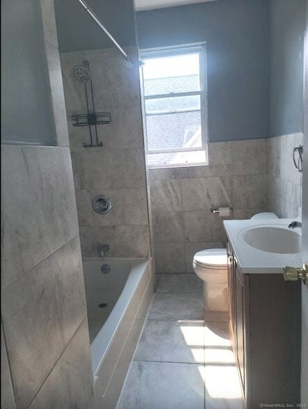 Building Photo - 137 Adelaide St